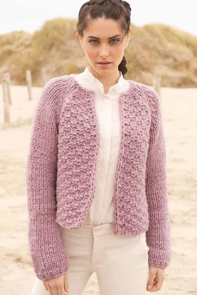 Жакет из толстой пряжи спицами. Жакет из толстой пряжи спицами. Вязаные кофты из толстой пряжи. Жакет из толстой меланжевой пряжи спицами. Куртка из толстой пряжи.