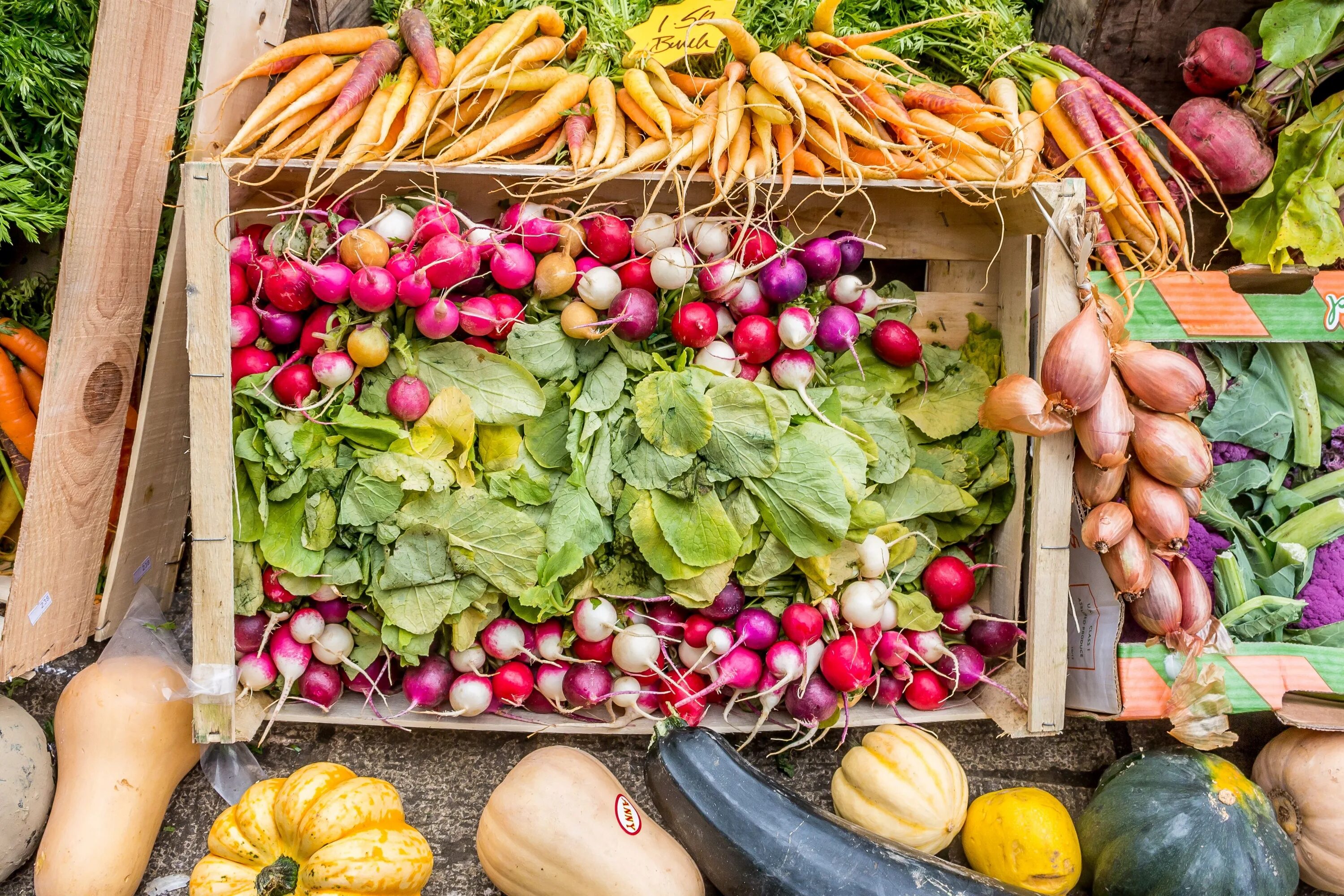 Овощи на рынке. Овощной рынок. Овощи и цветы. Яркие овощи на рынке. Vegetables market