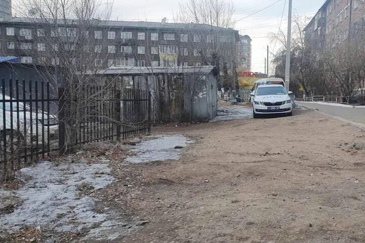 В одном из дворов Улан-Удэ детская площадка перестала быть местом для игр