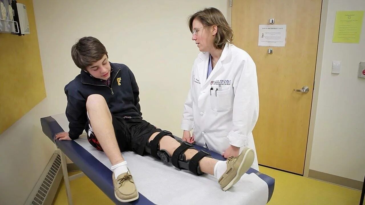 Осмотр коленного сустава. Заболевания коленного сустава у подростков. Обследование колена