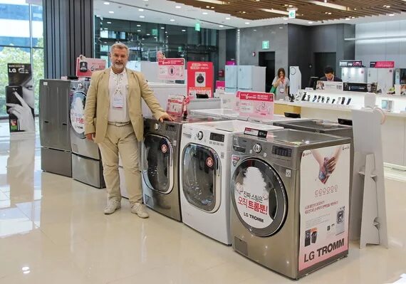Фирменный магазин lg. Магазин техники lg. Магазин бытовая техника lg. Lg продукция. Бытовая техника магазин.