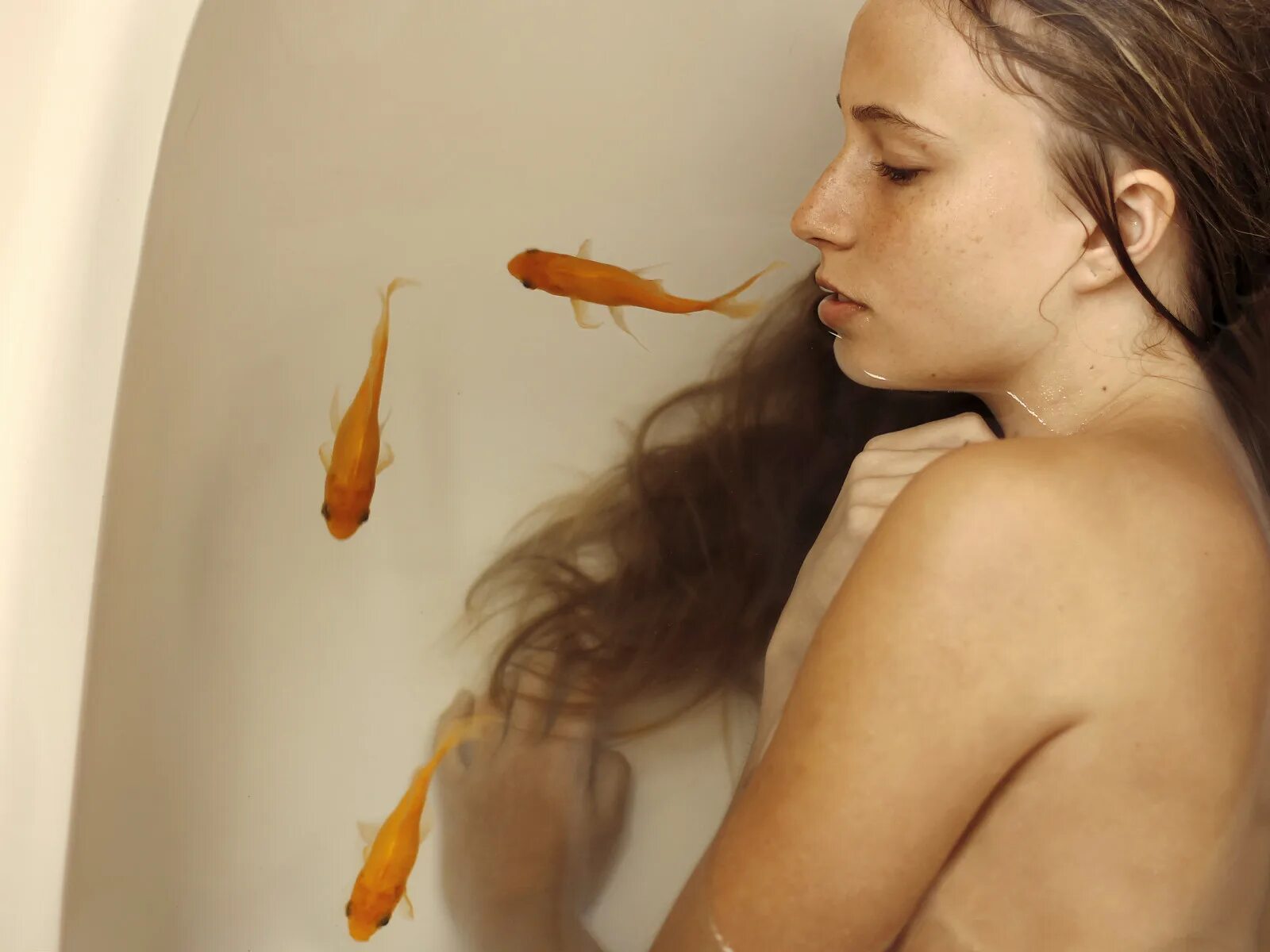 Опыты с рыбой. Приснились рыбки в воде. Рыба сона. Рыбы сибири. Рыбки в океане эстетика.