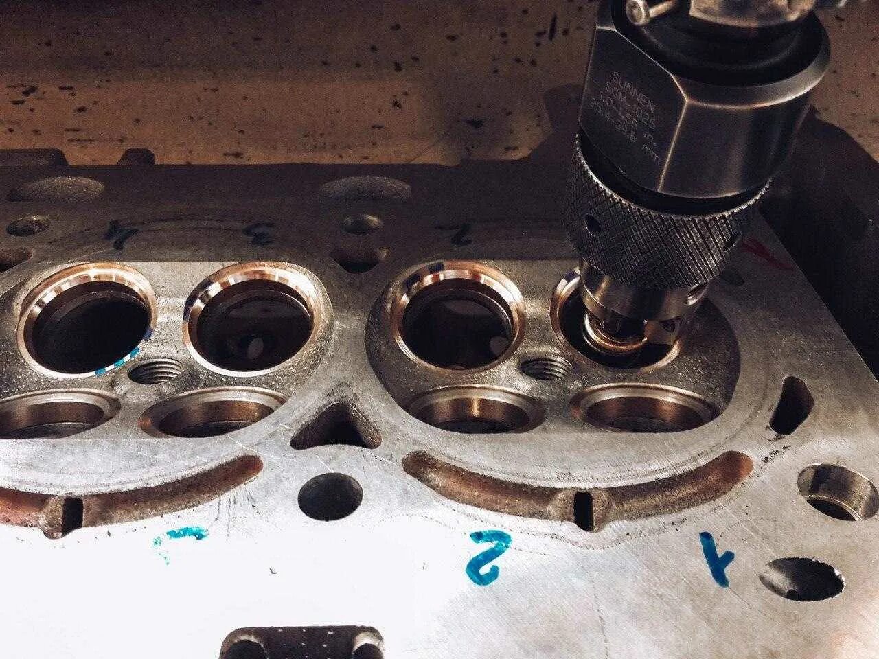 Сёдла клапанов ваз 2106. Седла клапанов 4b12. Сёдла клапанов змз 511. Седло головки блока цилиндров. Седло клапана и втулка клапана.