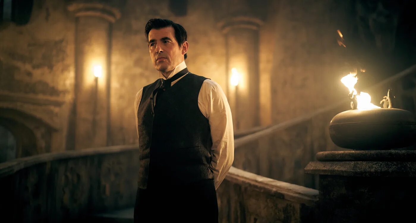 Дракула дата. Джонатан харкер вампир. Кристофер ли дракула. Дракула дата. Дракула моффат.