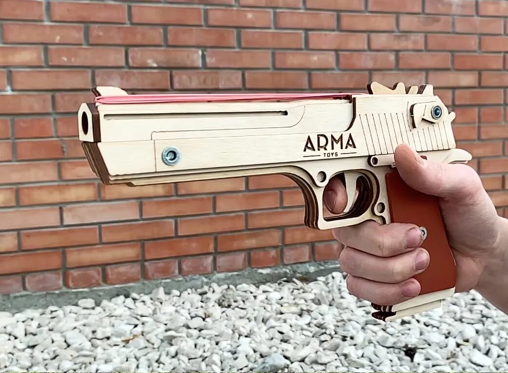 Пистолет из дерева. Стреляют из деревянных пистолетов метафора. Деревянный пистолет. Деревянный пистолет стреляющий резинками. Игрушечный деревянный пистолет.