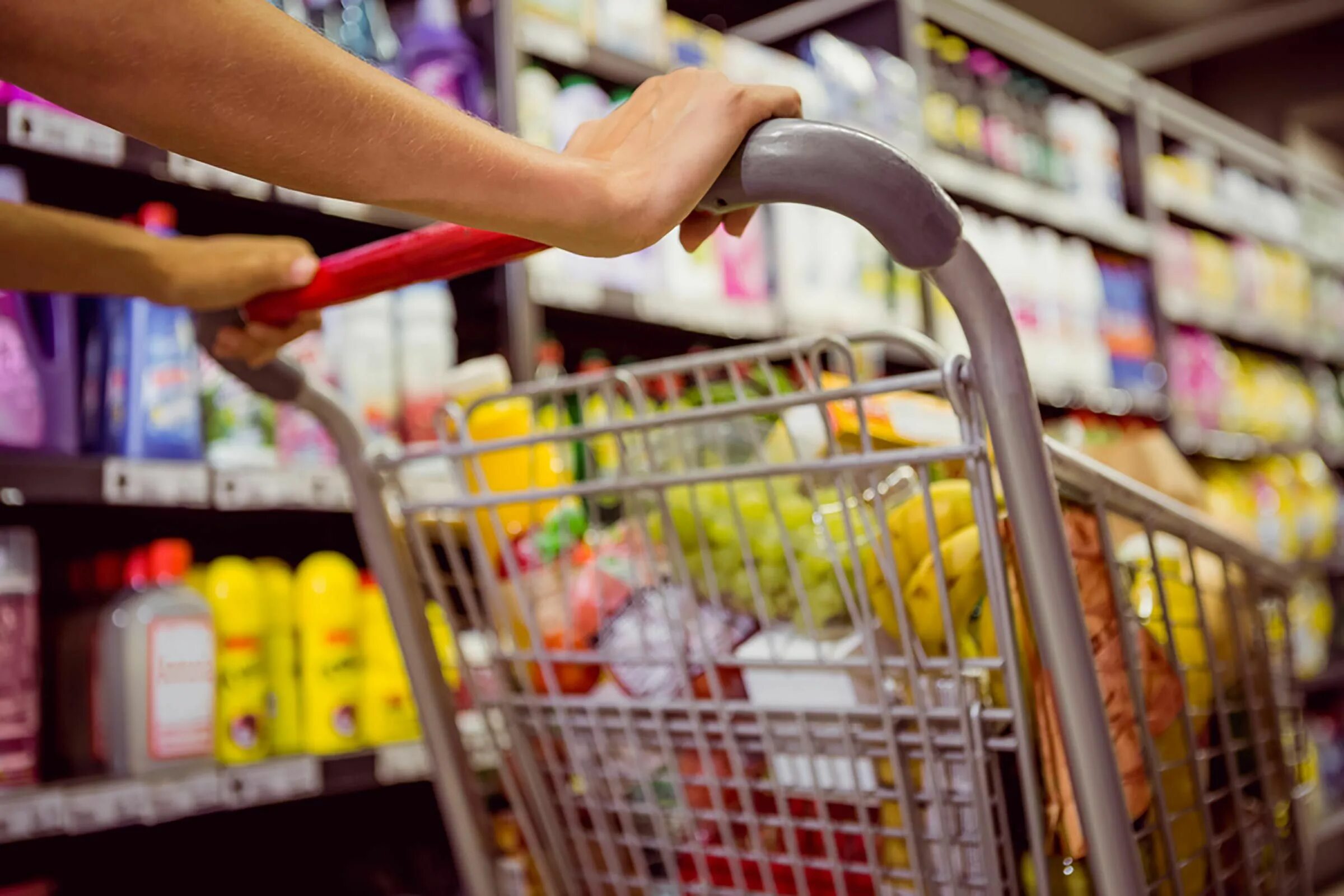 Мини рынок. Потребительский рынок реклама. Магазин продукты. Chain store. Люди в супермаркете.