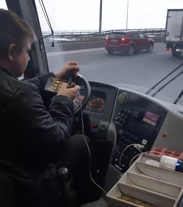Водитель автобуса. За рулем. Водитель пассажирского транспорта. Нижегородский автобус водитель. Конкурс профмастерства водителей автобуса.
