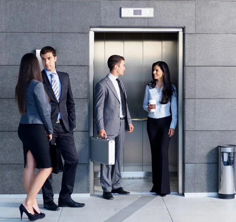 сотрудники цеха. женщина инженер. красивый лифт. люди выходят в производство. офисный сотрудник.