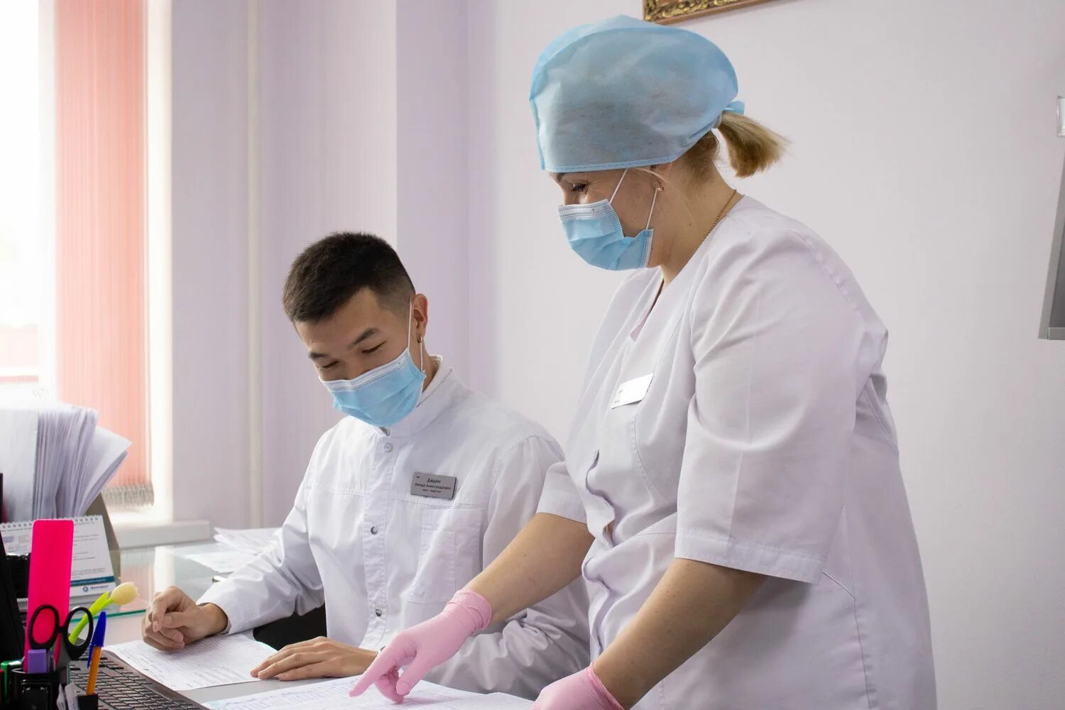 8 марта женщина медик. Городская больница лангепас. Работа врачей лангепас. Медики поздравляют с 8 марта. Миносьян врач в лангепасе.