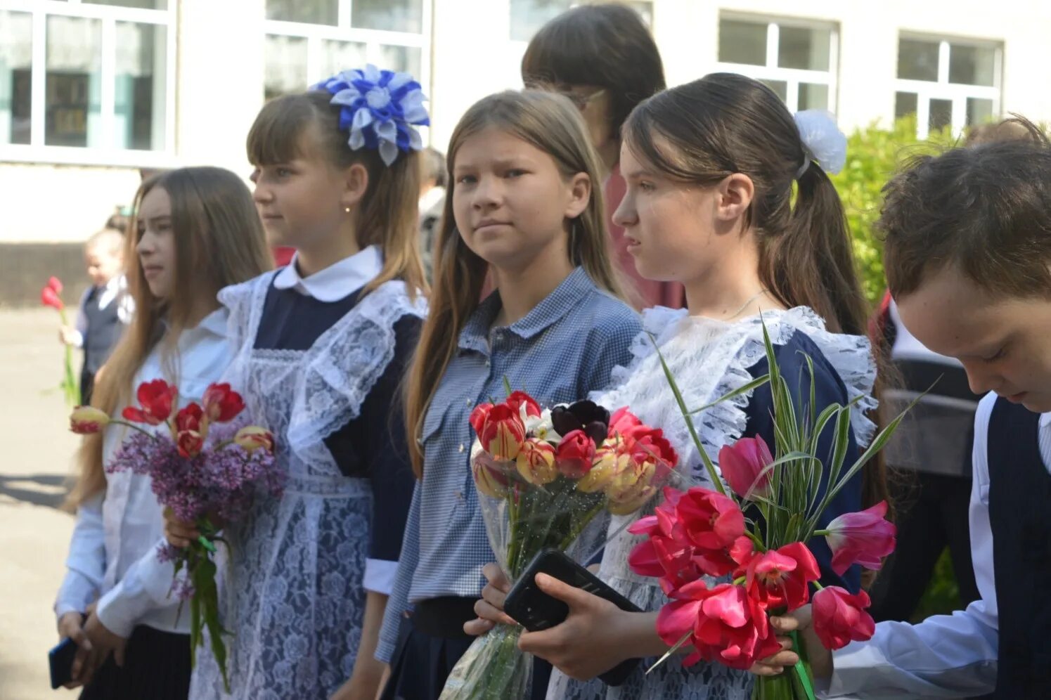 Девятый и десятый класс. Школьники 11 класс. фотографии школьников 9-11 классов. школьники на 9 мая. школа 22 петровское.