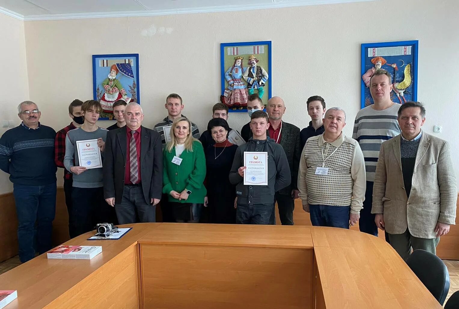 Курсы валют в минске. Курсы валют в могилеве на сегодня. Курс валют в могилеве. Вручение паспортов 2023 год беларусь. Могилевский колледж искусств адрес.