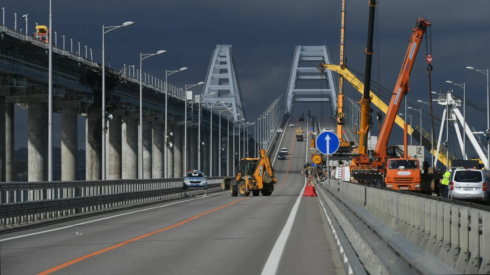 Почему приостановлен крымский мост