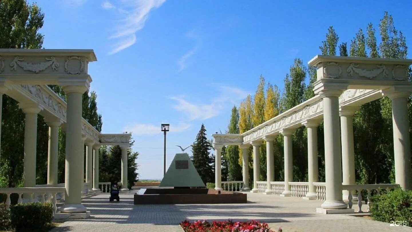 Площадь ленина центр волжского. Парк вгс в волжском. Площадь ленина волжский. Волжский центр города. Набережная волжский волгоградская область.