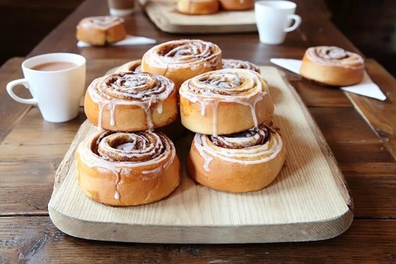 Синамон это. Синамон. синнамон ролл. торт. cinnamon bun.