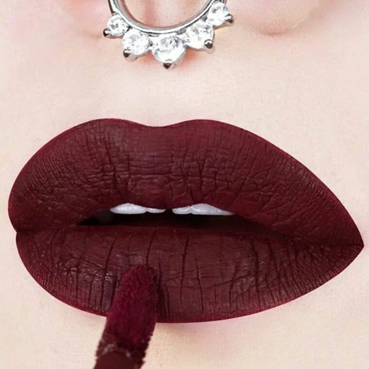 Помада цвета марсала. Помада dark burgundy mat. бордовая помада матовая. красно коричневая помада. темно бордовая помада матовая.