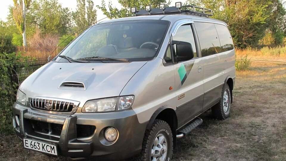 Купить хундай полный привод. Starex 4wd. Hyundai Starex 4wd. Hyundai Starex 4wd 2002. Hyundai Starex 2003 4wd.