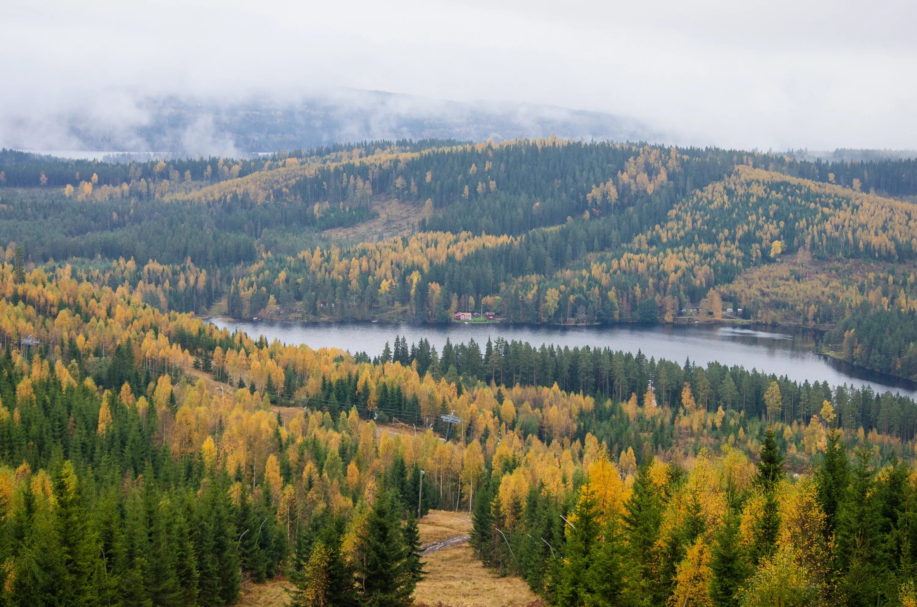 Борланге швеция производства swebde. Швеция город линдерсберг. Бурлэнг. Аэропорт с низкой башенкой. Город борленге фото.