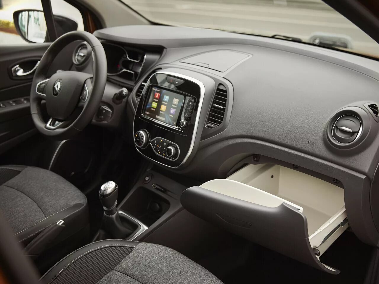 Фаст каптуре. Рено каптур 2017. Рено каптур красный. Renault captur 2017. Паркетник рено каптур.