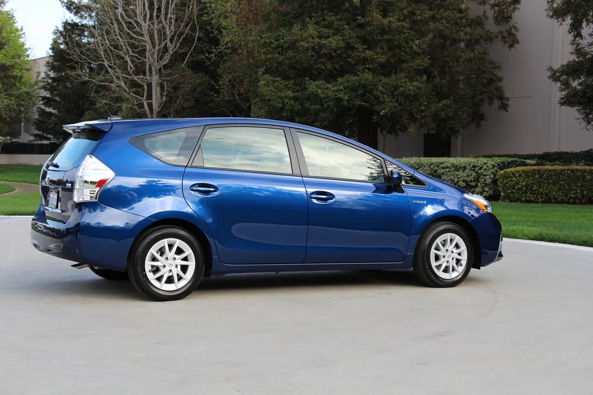 Тойота приус 2014 год. Тойота приус 2014 год. Toyota prius c. Toyota prius 30. Тойота приус 2014.