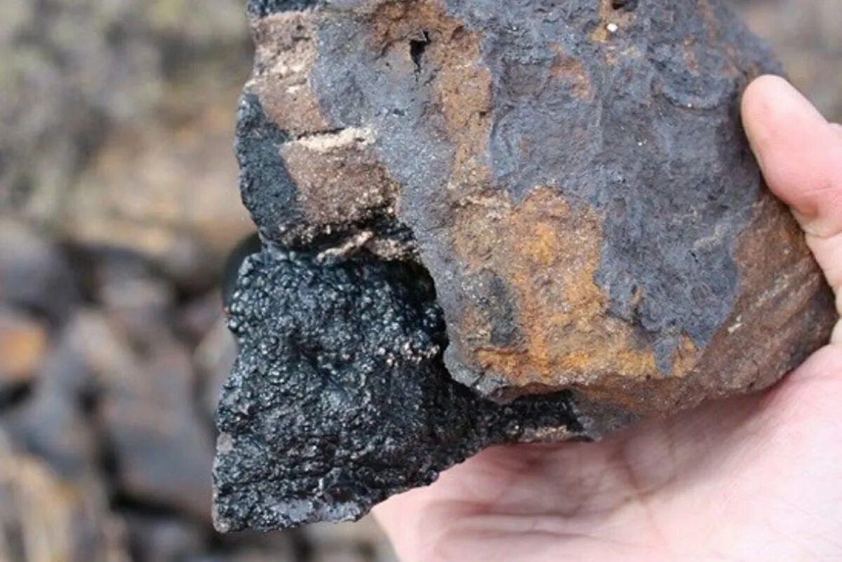 Сколько в руде железо. Iron ore концентрат. Мартитовая руда КМА. Железные руды. Оолитовые железные руды.