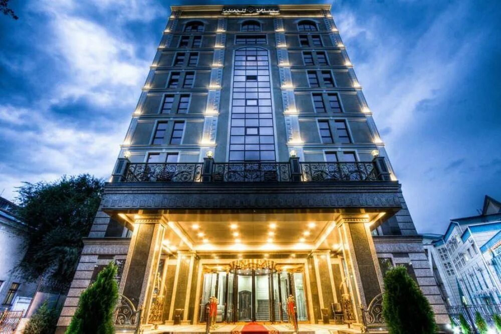 Плаза хотел. Plaza hotel almaty. Отель плаза нью-йорк внутри. Plaza almaty гостиница. Плаза хотел.