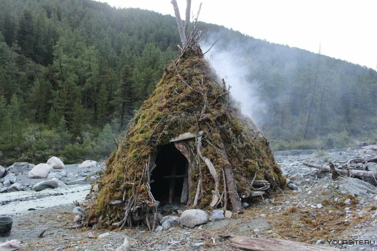 Около жилищ. Юрта шамана алтай. жилище шамана. жилища шаманов. вежа жилище.