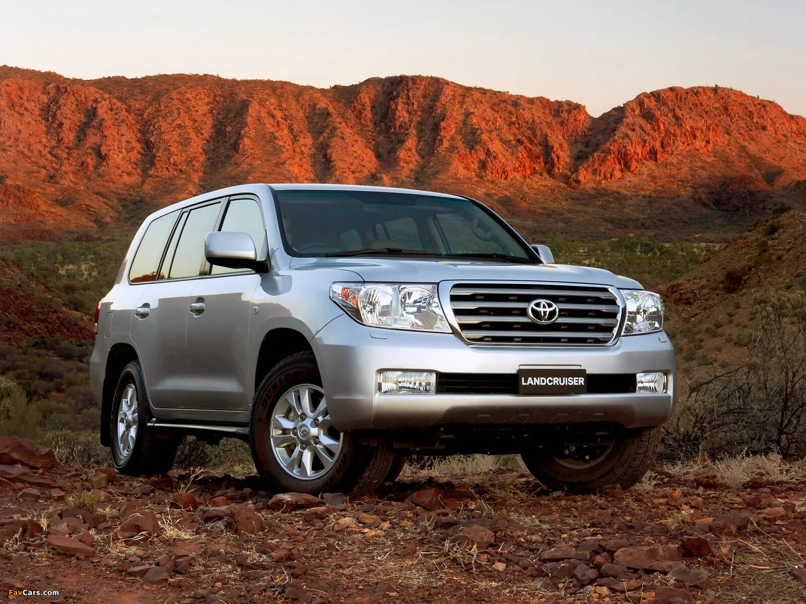 Тойота лс. Land Cruiser 200. Toyota Land Cruiser 2007. Toyota Land Cruiser j200. Toyota Land Cruiser 200 и 200.