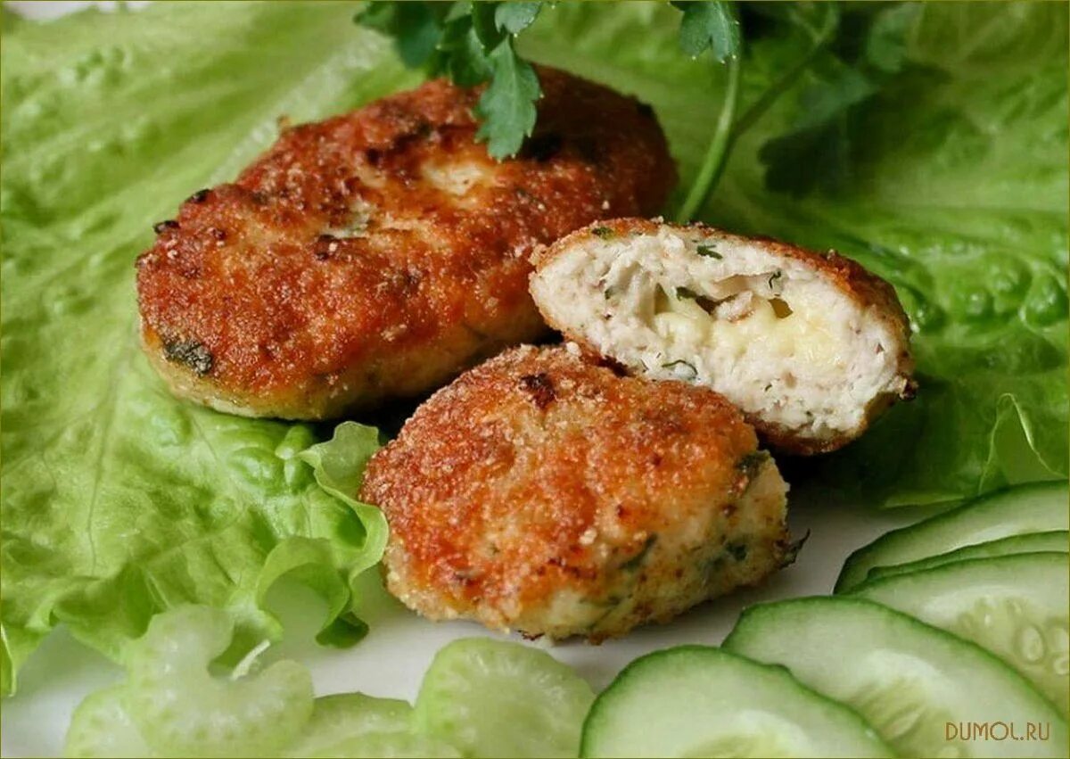 Какой сыр добавить в котлеты. Котлеты шницель. куриные котлеты. куриные котлеты с сыром. рыбные котлеты с сыром.