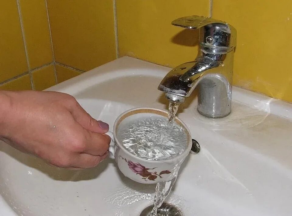 Из горячего крана течет холодная вода. Вода в квартире холодная вместо горячей. Вода в квартире холодная вместо горячей. Как убрать воздух из бойлера. Вода в квартире холодная вместо горячей.