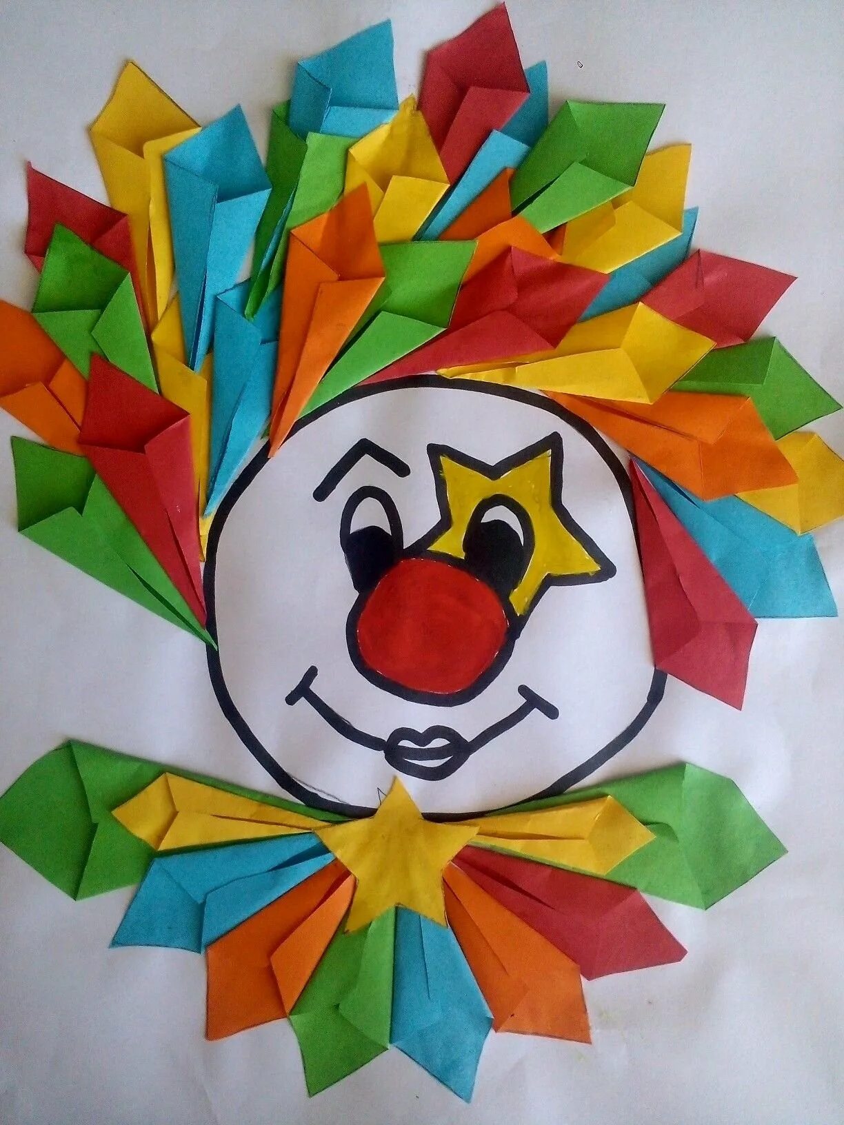 Клоун поделка для детей. Поделка клоун. Клоун поделка из бумаги. Клоун аппликация для детей. Поделка клоун из цветной бумаги.