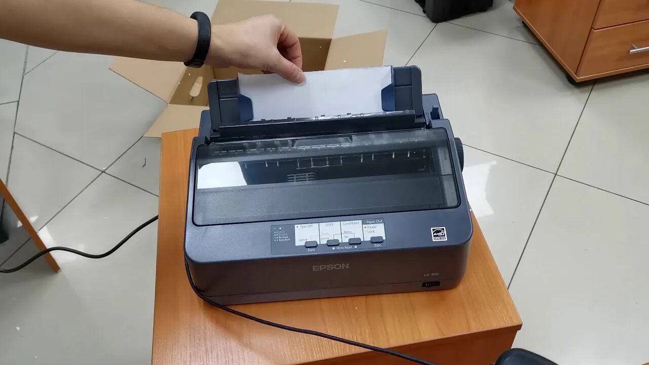 Матричный принтер epson lx. Принтер Epson LX-350. LX-350 матричный принтер. Epson LX-350 разъемы. Принтер матричный Epson LQ-350.