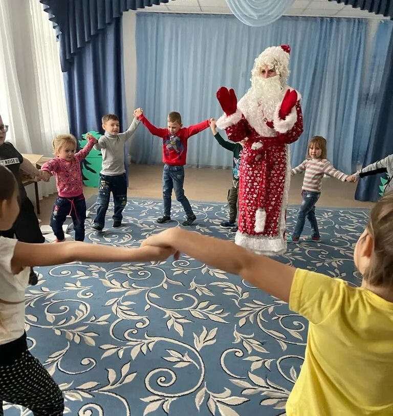 Спортивное развлечение день рождения деда мороза. Дед Мороз праздник. День рождения Деда Мороза 2022. Зимние праздники. Праздник Деда Мороза 18 ноября.