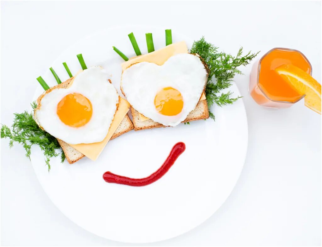 Красивая яичница. Завтрак. С добрым утром яичница. Креативный завтрак для любимого.