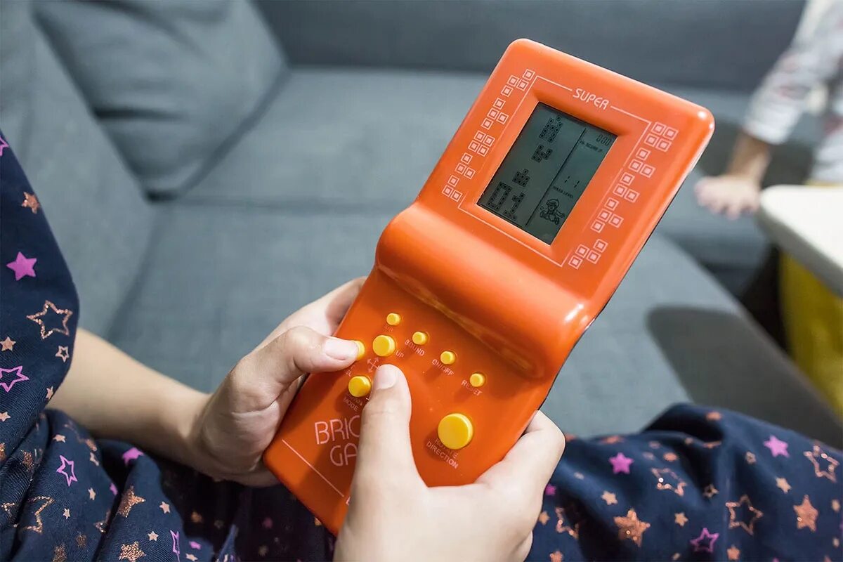 Когда вышел тетрис. Когда вышел тетрис. Тетрис nintendo switch. Тетрис брик гейм. Тетрис игра в 90г.