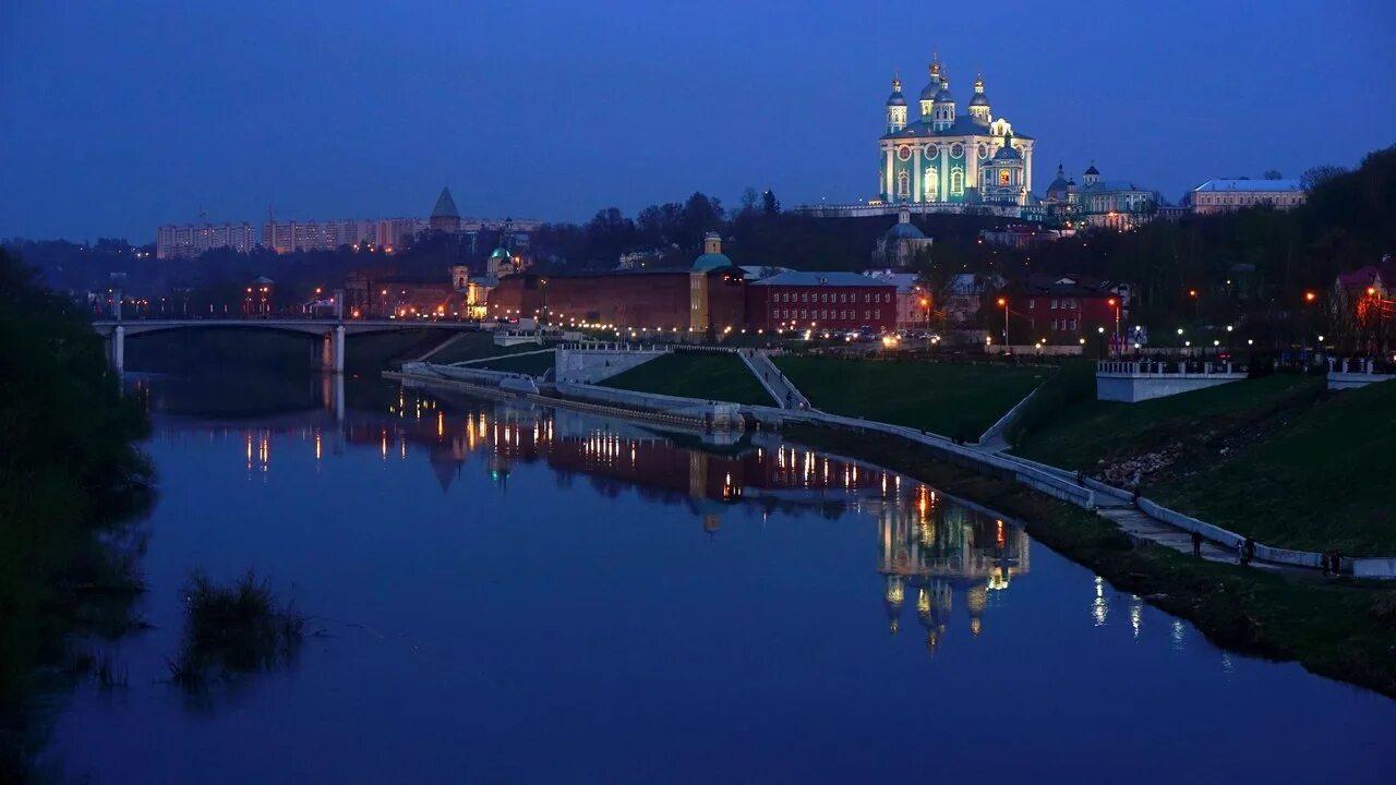 Страна города смоленск. Смоленск набережная Днепра ночью. Смоленск ночной Днепр.