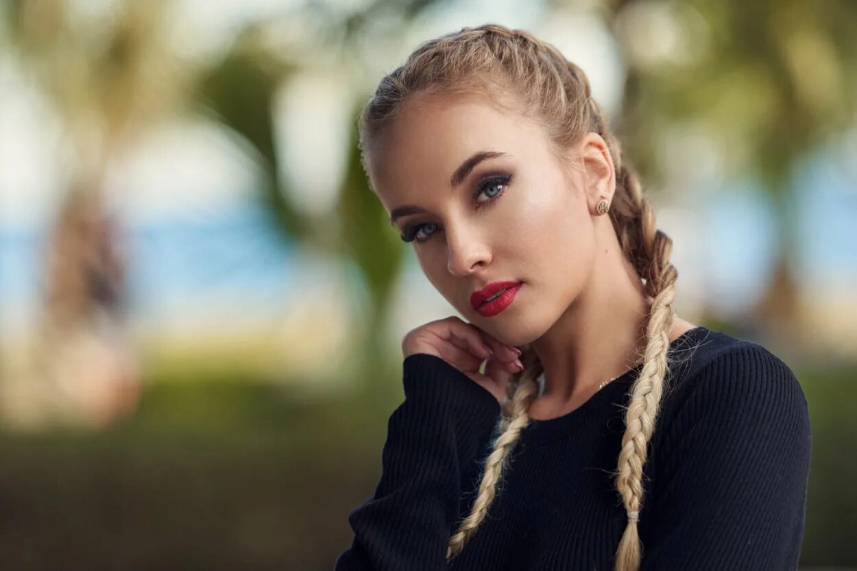 Девчонка с косичками. Sergey piltnik anna. Лесли хорнби твигги. Девушка с косами. Девчонка с косичками.