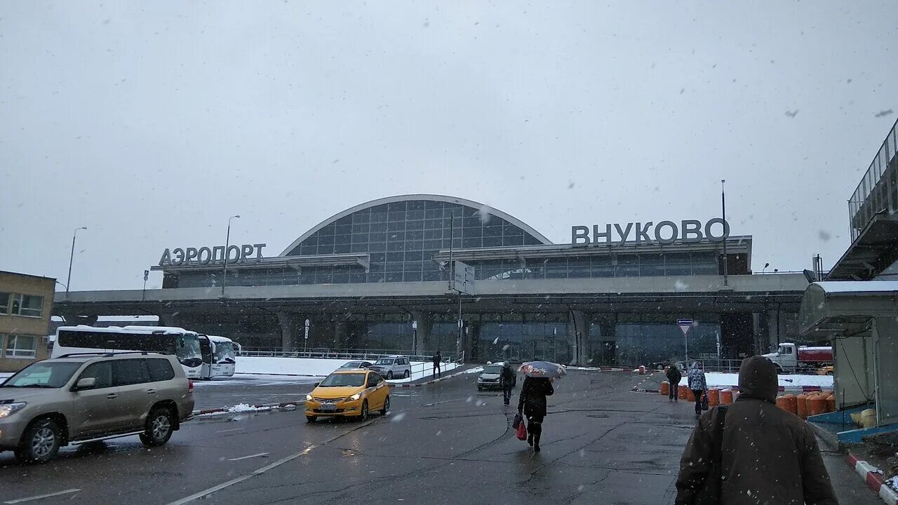Аэропорт внуково. Аэропорт внуково зона вылета внутренних рейсов. Аэропорт внуково снаружи. Данный момент аэропорт внуково. Аэропорт внуково.