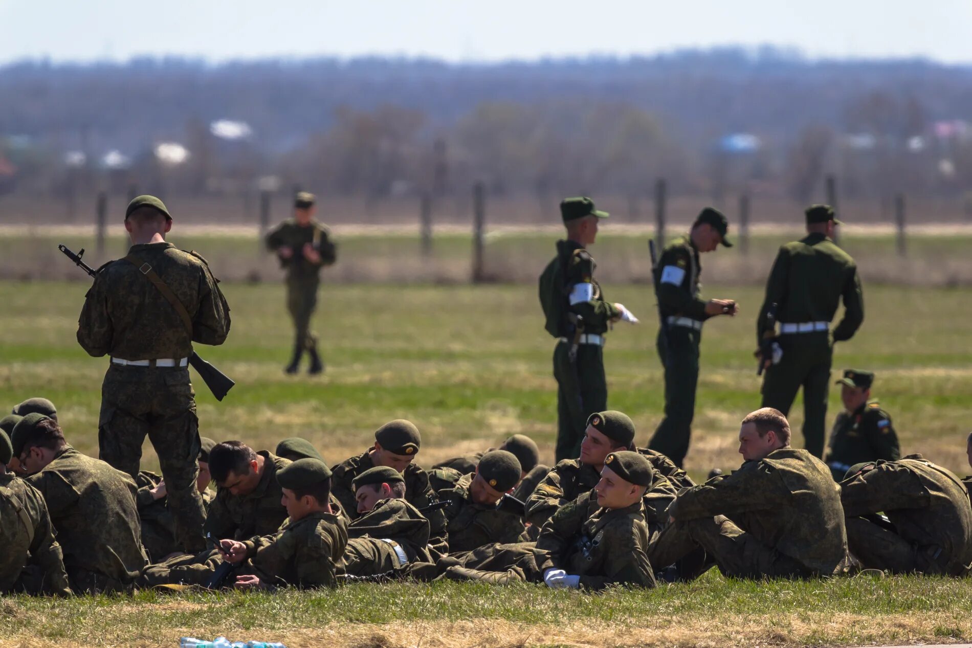 Четверо солдат. Самара армия. Разведка Самара Военная часть. Военный город в Самарской области. Самара Военная база.