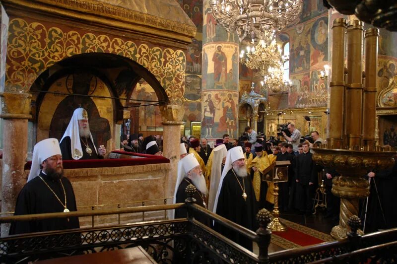 Бийск богослужение успенский храм. Успенский собор кремля службы. Успенский собор московского кремля богослужения. Службы в соборах кремля. Благовещенский собор московский кремль путин.