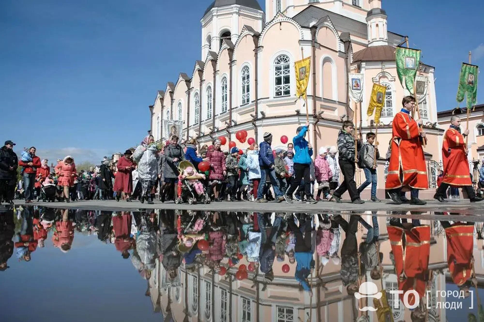Места которые стоит посетить в томске. Крестный ход. крестный ход томск 2025. крестный ход женщины. крестный ход в томске.