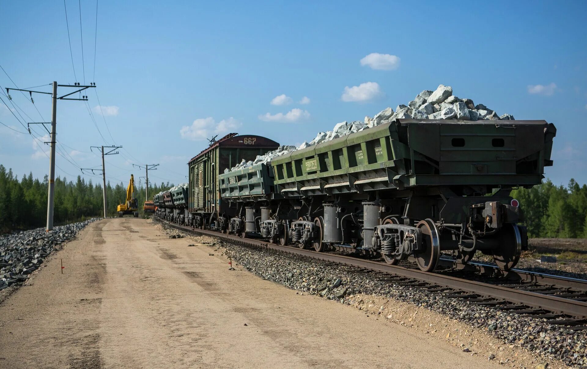 Грузовой поезд. Груженый вагон. Товарный поезд. Железная дорога вагоны. Строительство железной дороги казахстан