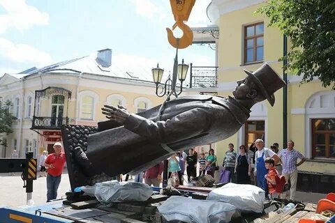 Памятник самому высокому человеку