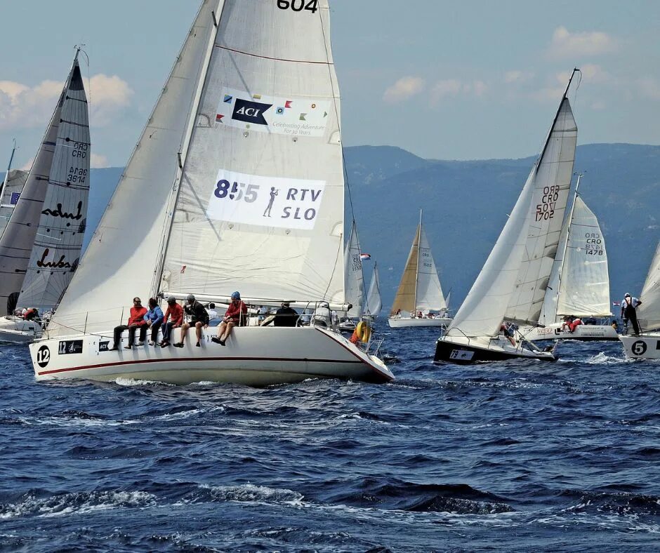 Sail a lot. Япония море. Марсель парус на яхте. Яхта в океане. Яхта парусная возвращение.