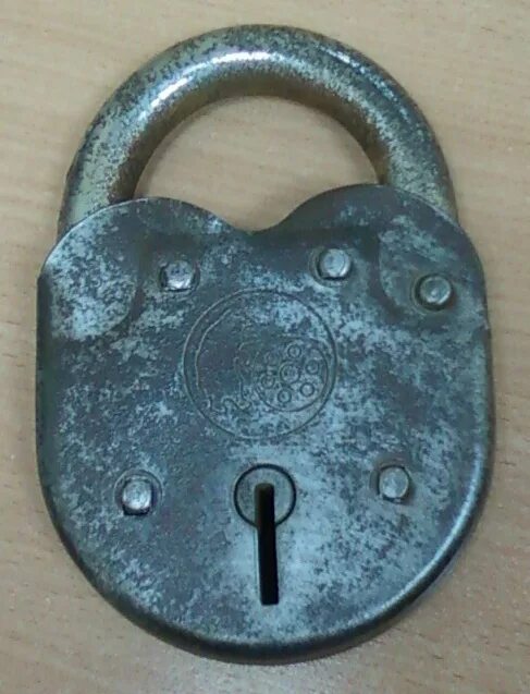 Замки старого образца. Амбарный замок павловского завода. Чилин 5. Замок накладной 603 2-х ригельный. Замок накладной пенза зн3а-1 с защелкой.