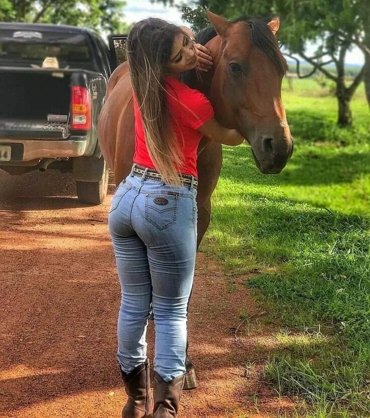 Верхом на лошади в бикини. Красивая девушка на байке. Лора райдинг. Байкерша на харлей дэвидсон. Big girl ride.