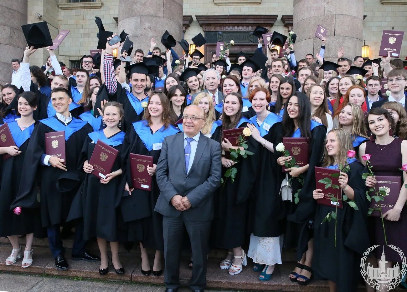 Студенты выпускники мгу. Выпускники мгу им ломоносова. Мгу ломоносова выпускники. Мгу студенческая жизнь. Мгу студенты.