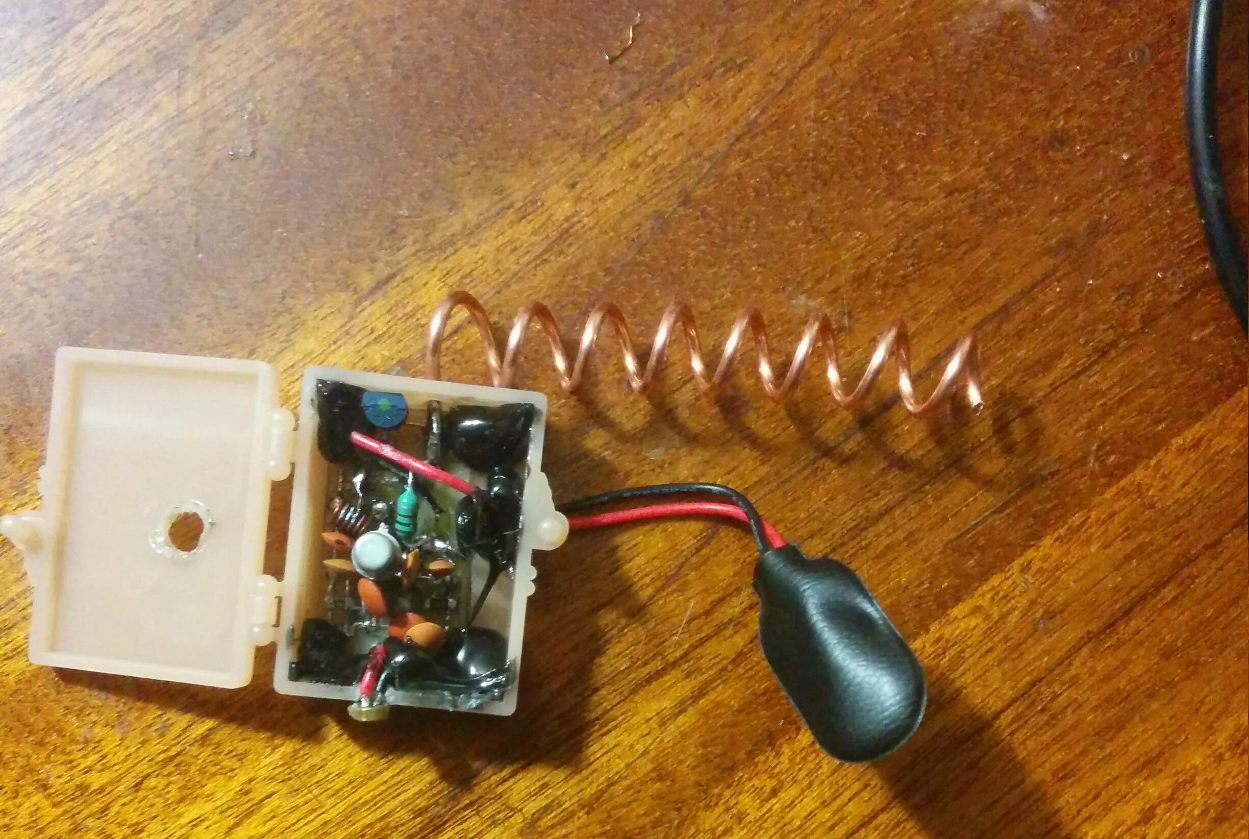 жучок мини жсм прослушка. Gsm жучок r600. 2032 кнопочный fm-передатчик uhf. жучки для прослушивания. жучок для прослушивания.