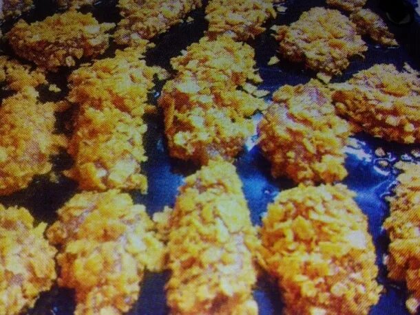 Наггетсы в панировке из чипсов. Курица в панировке из чипсов. Куриное филе в чипсах. Куриные наггетсы в духовке. Куриное филе в чипсах.