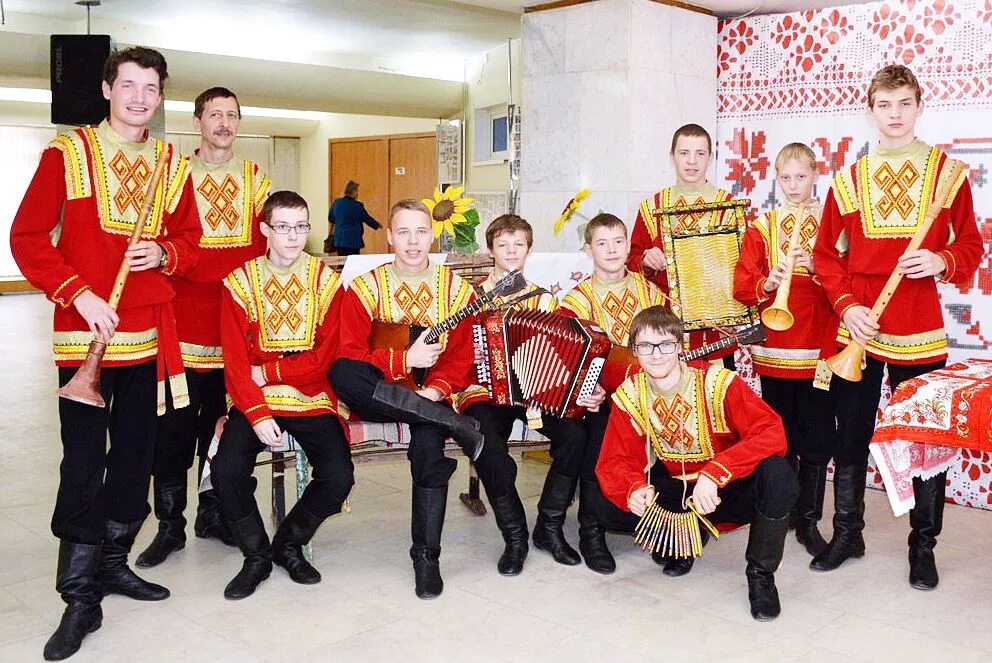 Ансамбли рус. Русский народный ансамбль. народный ансамбль россы. музыкальные ансамбли россии. ансамбль музыкальных инструментов.