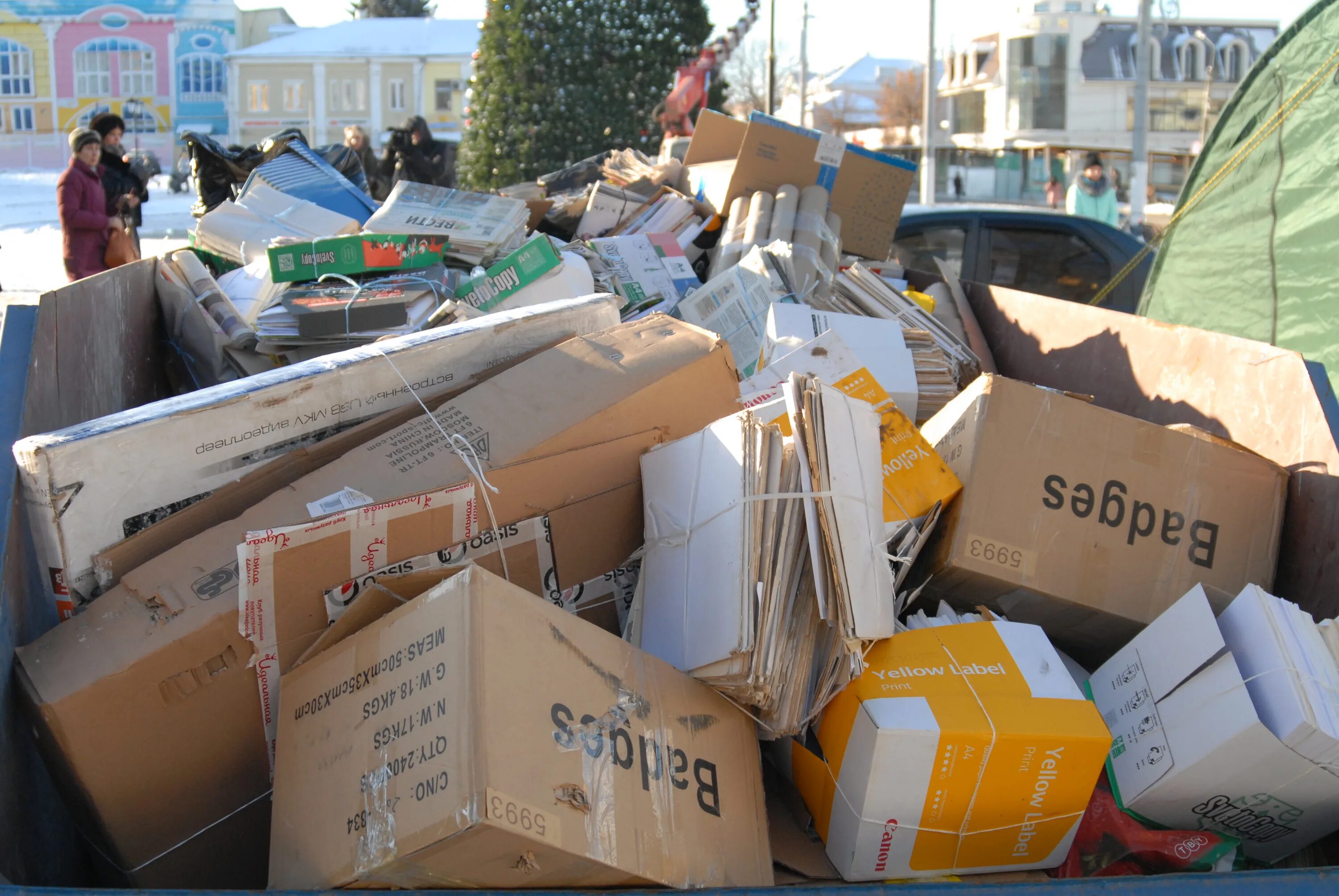 Картон макулатура. Разобранные коробки картонные. Бумажные и картонные отходы. Отходы картона. Картонные коробки для макулатуры.